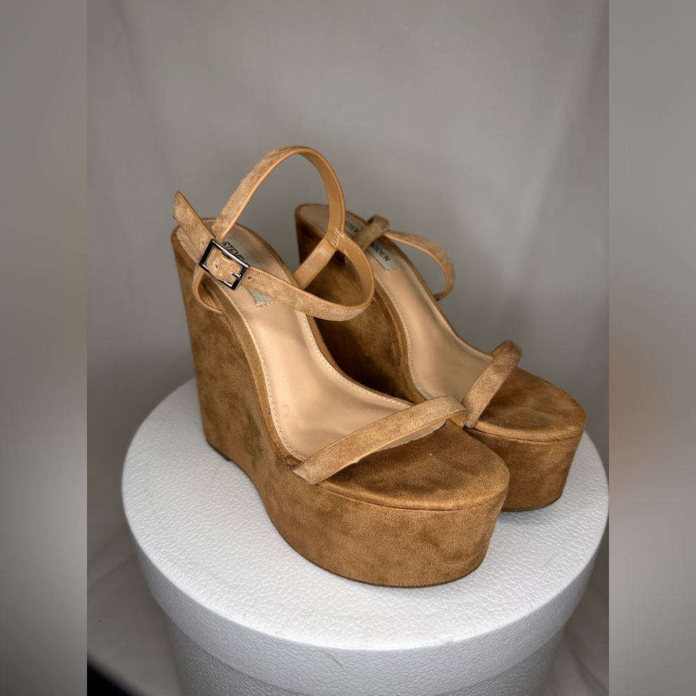 Steve Madden Suede wedges